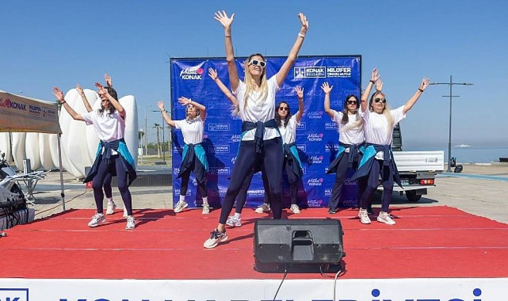 Konaklı annelerden Anneler G&uuml;n&uuml; dansı