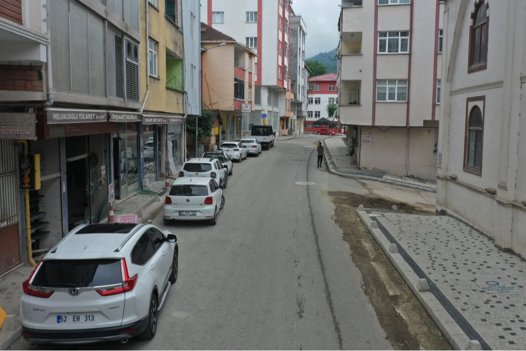 Ordu Kumru Karacalı&rsquo;da kaldırımlar yenileniyor