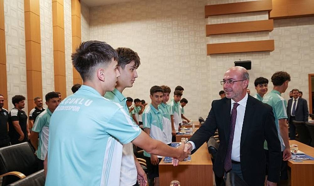 Sel&ccedil;uklu'nun Şampiyon Sporcuları Başkan Pekyatırmacı ile Buluştu