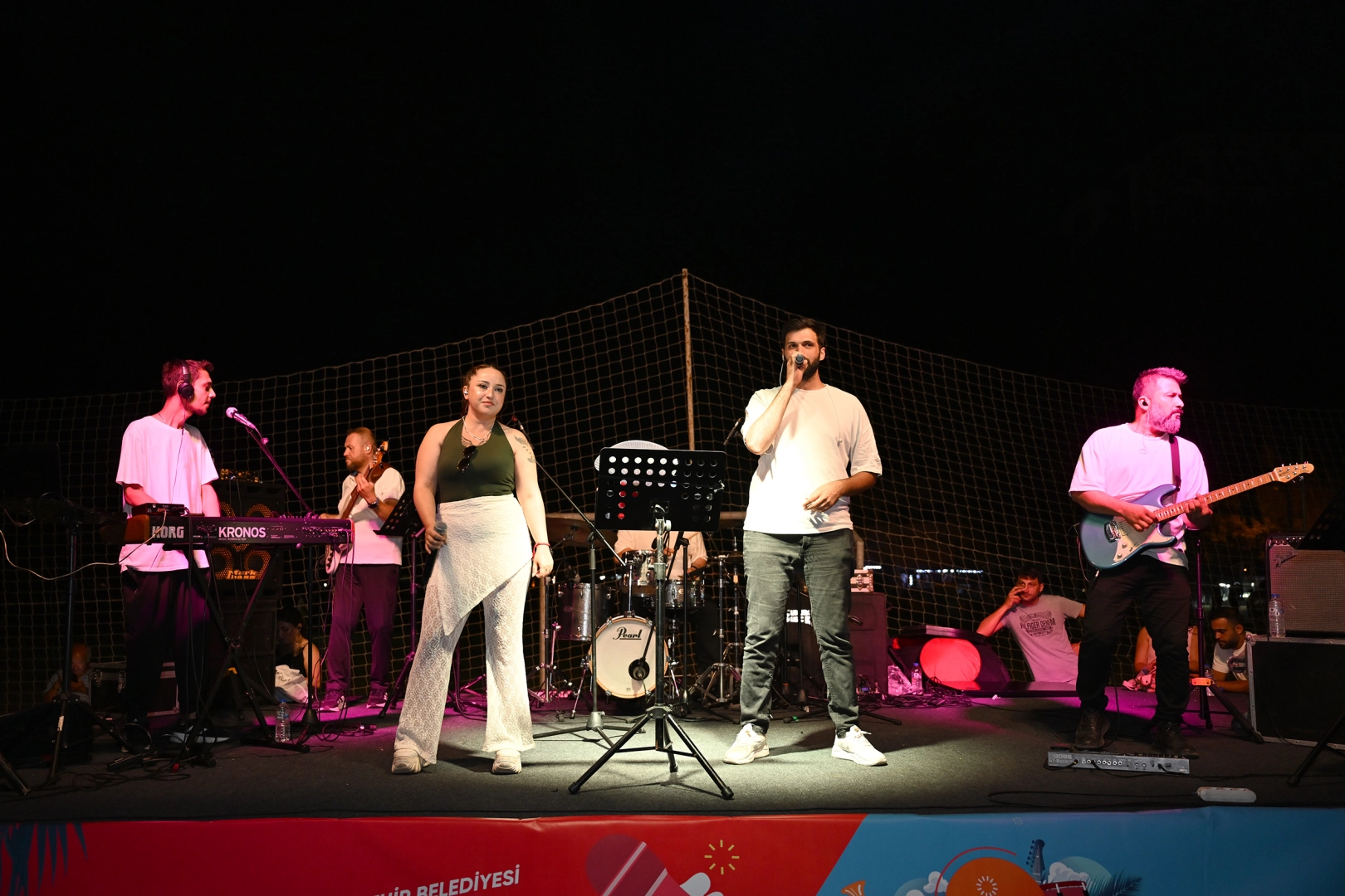 Mersin&rsquo;de &lsquo;Yaz Dostum&rsquo; konserleri coşkuya devam ediyor