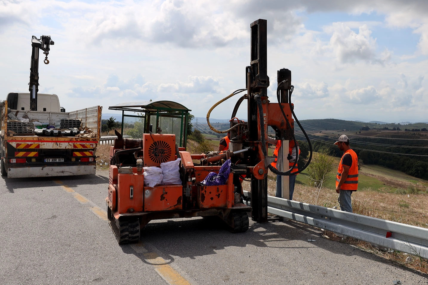 Sakarya'da 16 il&ccedil;ede 25 kilometrelik g&uuml;venlik hamlesi