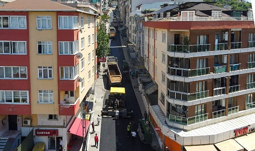 Maltepe'de Asfalt &Ccedil;alışmaları S&uuml;r&uuml;yor