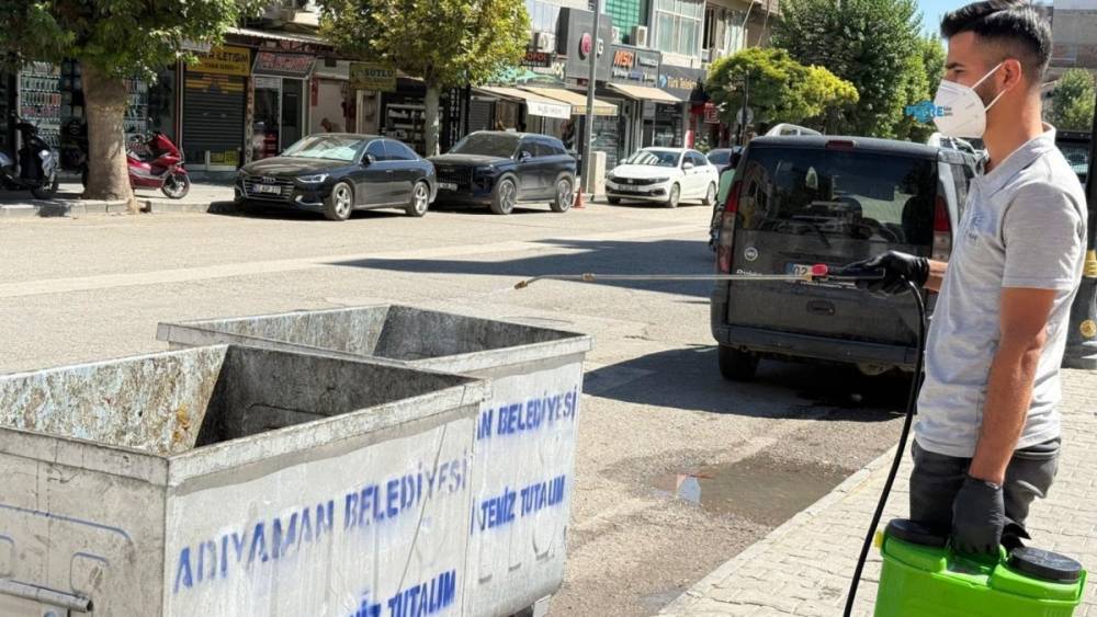 Adıyaman Belediyesi&rsquo;nden karasinek ve haşereyle m&uuml;cadele 