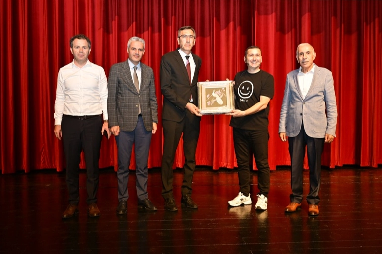 Bursa'da &ouml;ğretmenler 'Maarifin Kalbinde' oyunla buluştu