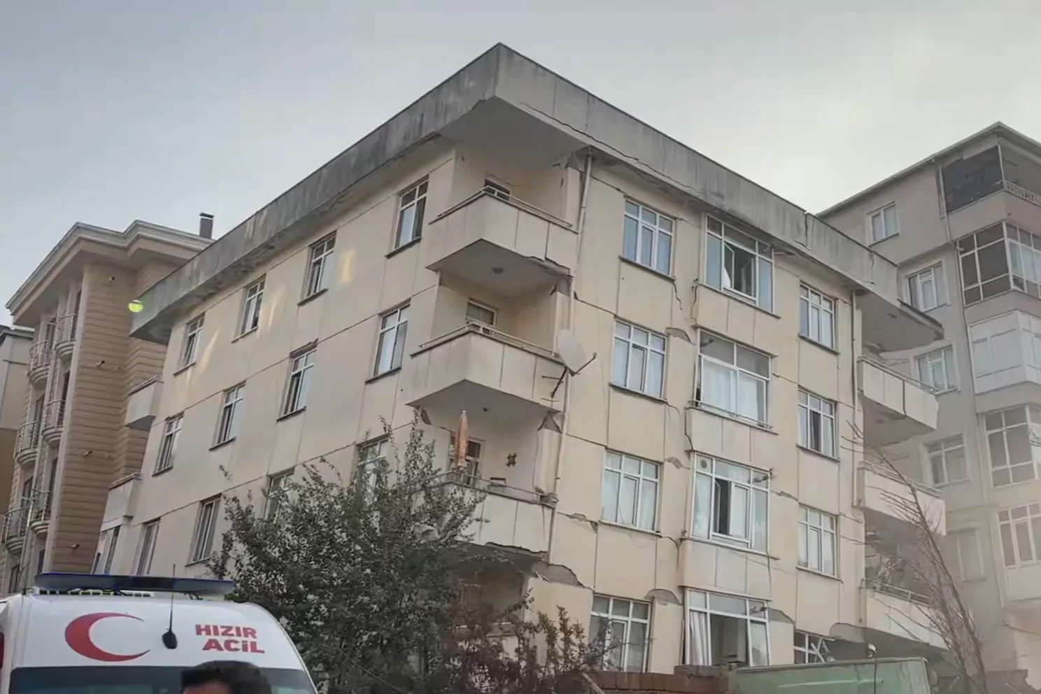 Maltepe&rsquo;deki &ccedil;&ouml;kmenin ardından binalardaki tadilatlara dikkat &ccedil;ekildi