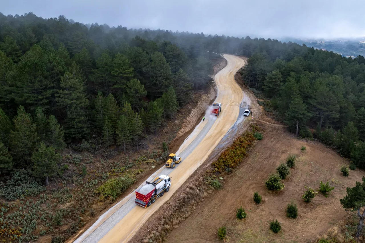 Manisa Demirci S&ouml;ğ&uuml;t&ccedil;&uuml;k&rsquo;te 11 kilometrelik yol i&ccedil;in &ccedil;alışma başladı