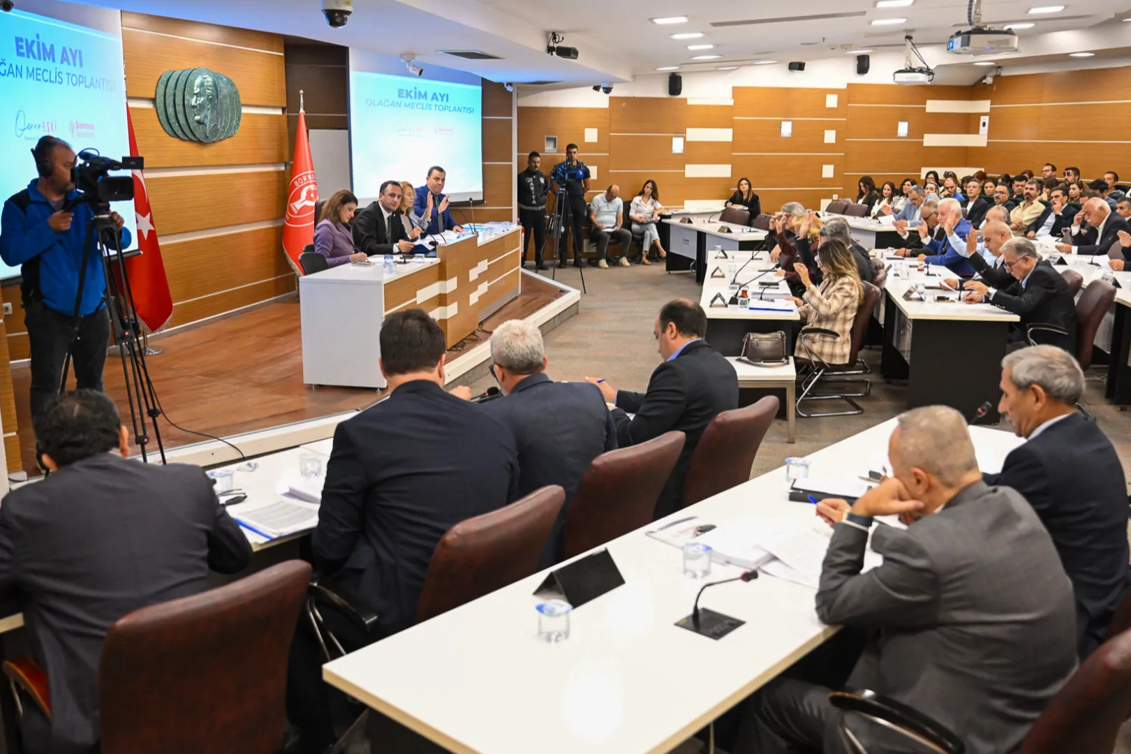 9 milyar 30 milyon liralık gider b&uuml;t&ccedil;esiyle Bornova&rsquo;nın geleceği planlanıyor