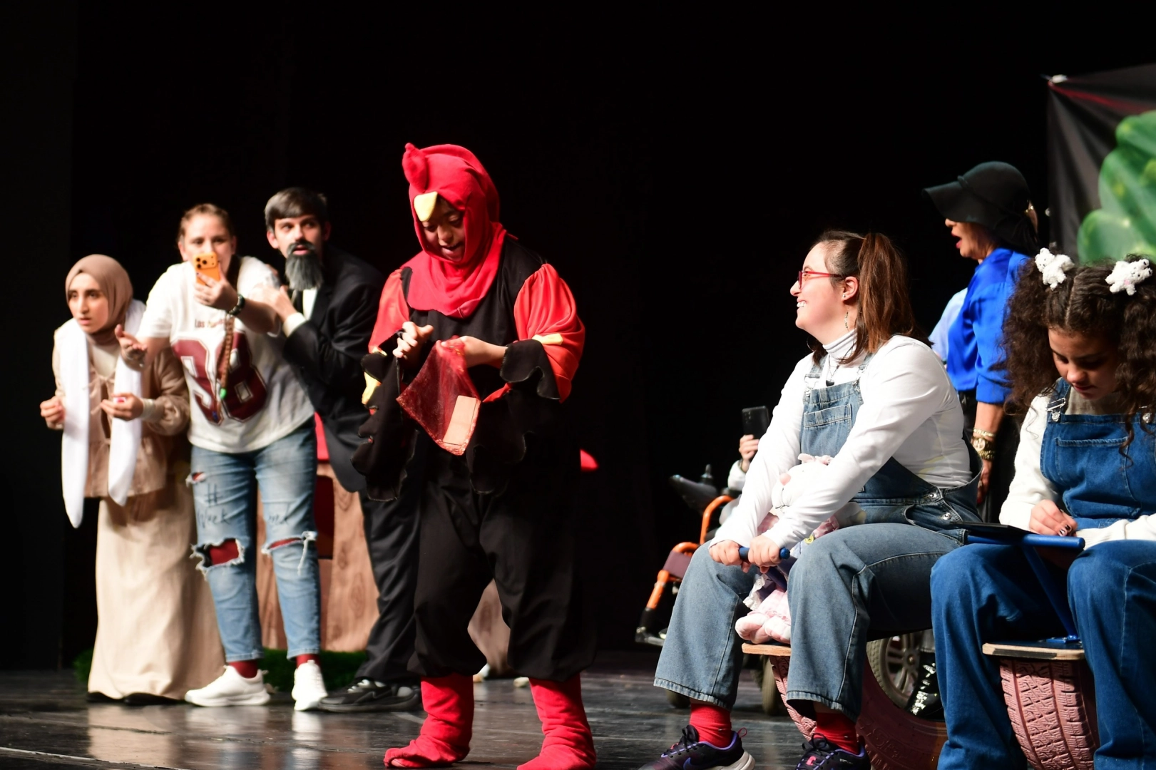 Bursa Osmangazi'de engelliler ilk kez sahneye çıktı