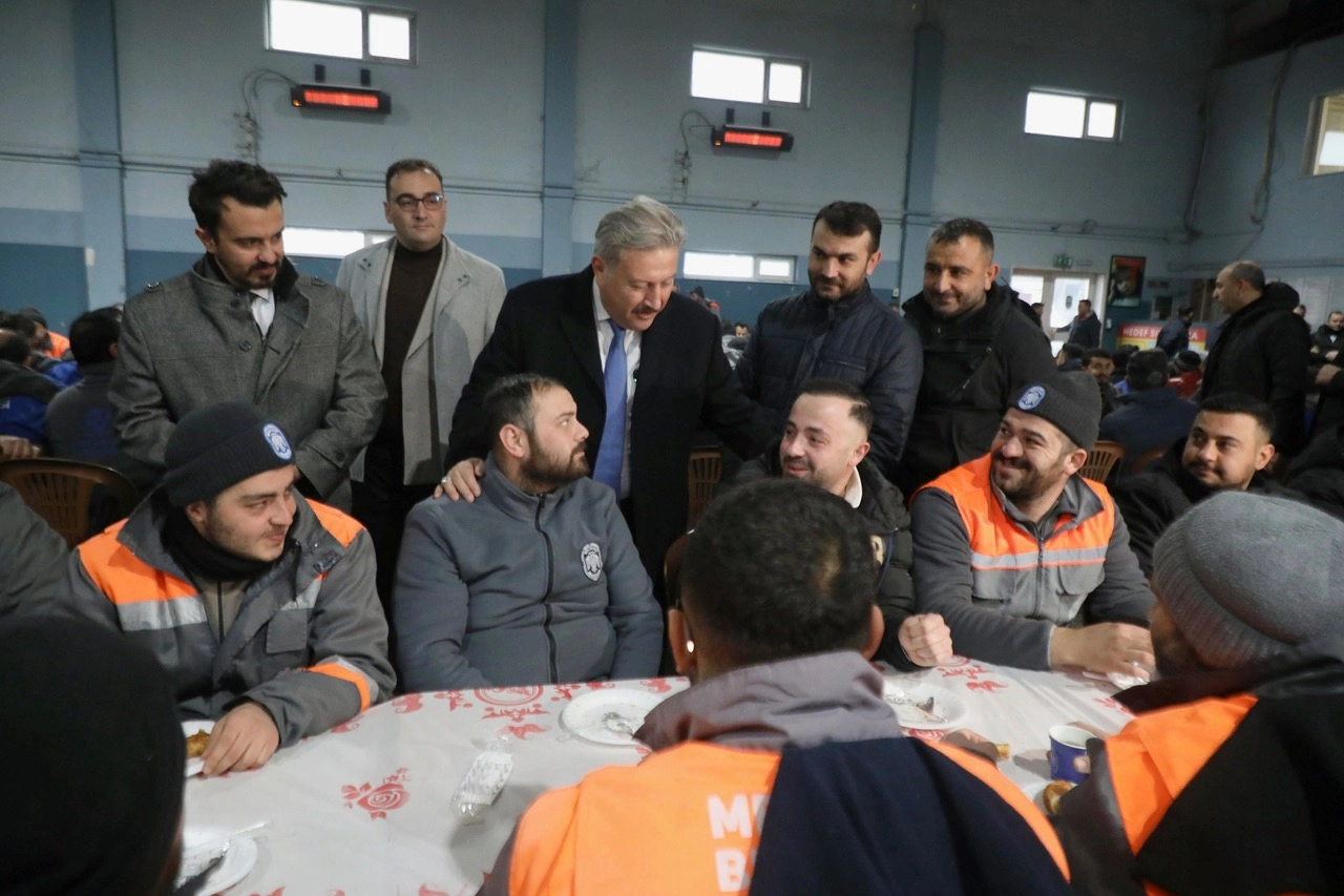 Mustafa Palancıoğlu saha &ccedil;alışanlarıyla buluştu