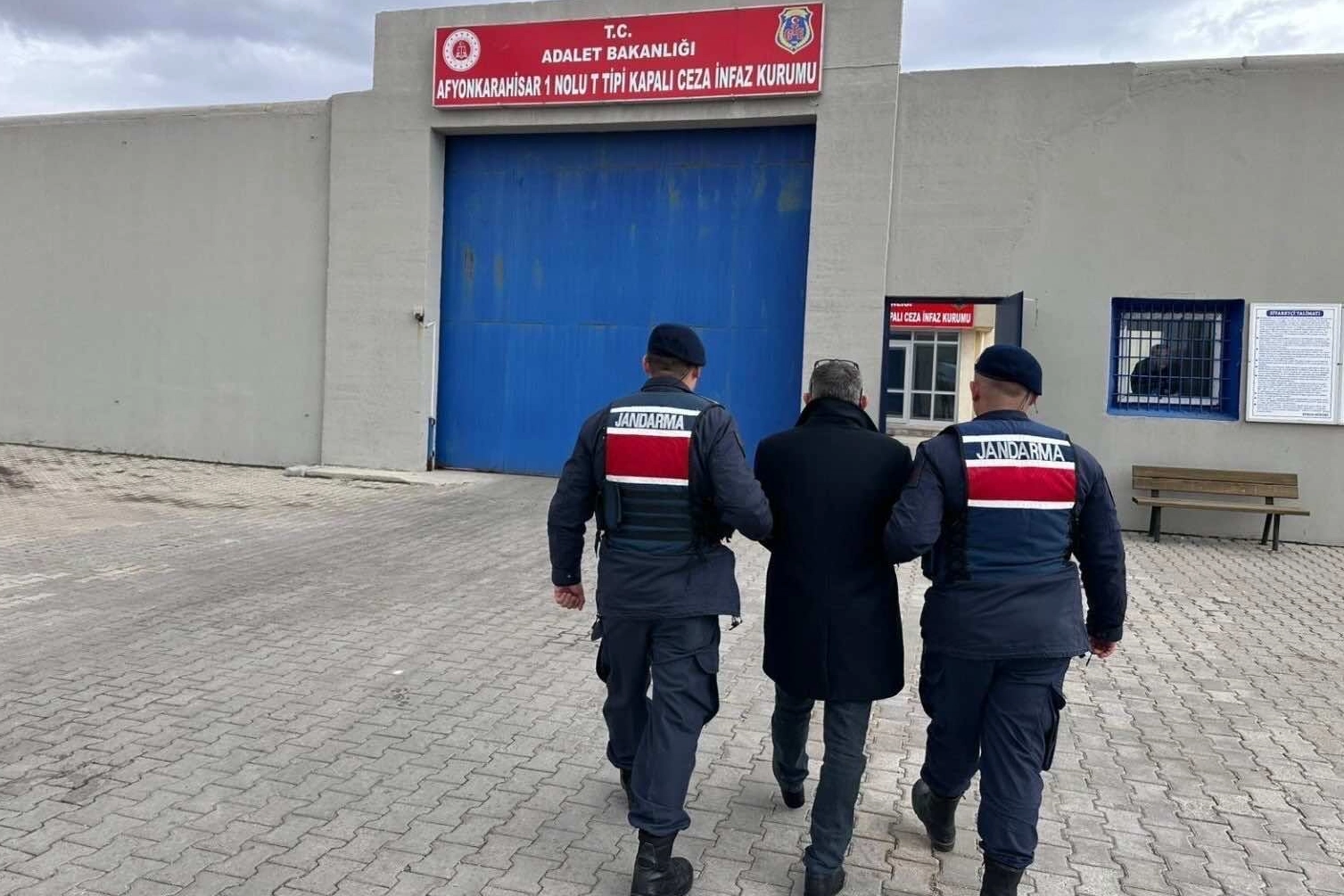 Afyonkarahisar Jandarması'ndan su&ccedil;lulara ge&ccedil;it yok!