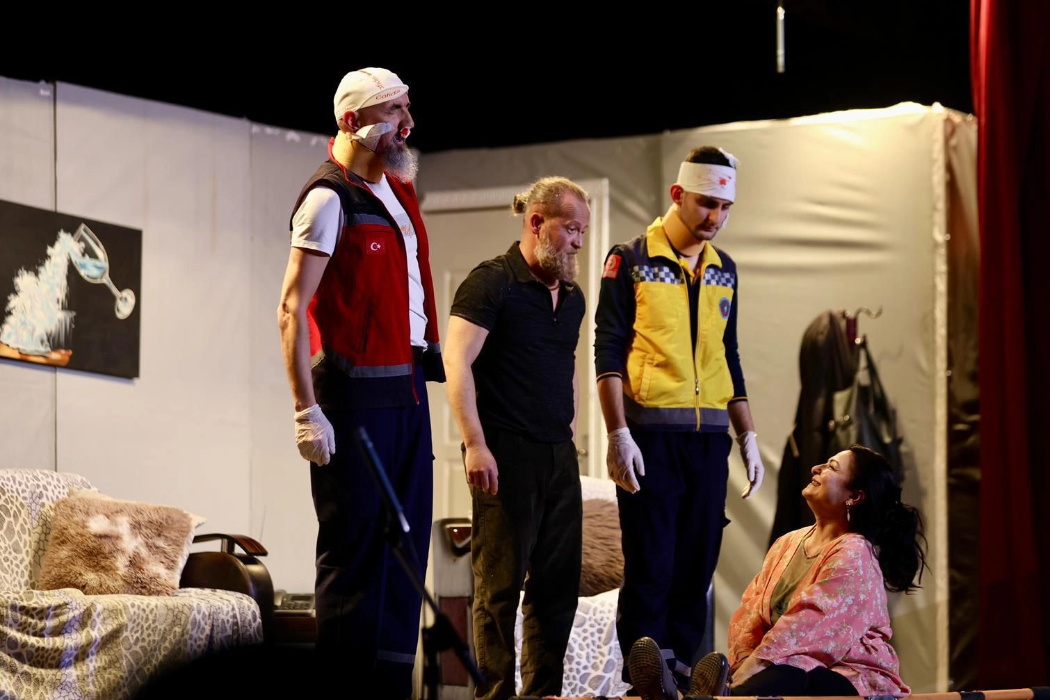 Bursa Gemlik'te &lsquo;9 Canlı&rsquo; ayakta alkışlandı