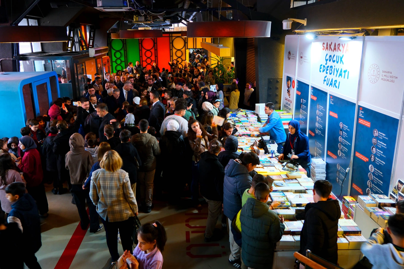 Sakaryalı &ccedil;ocuklar 'Edebiyat Fuarı'nda buluştu