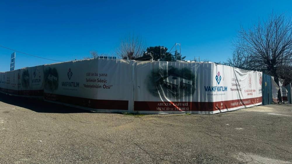 Abuzer Gaffari Mescidi ve T&uuml;rbesi &ccedil;evresinde bakımsızlık tepkisi 