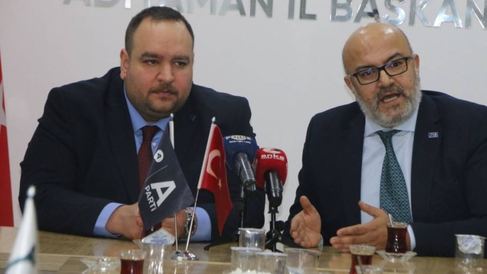 Anahtar Parti Genel Başkan Yardımcısı Aydos Adıyaman&rsquo;da konuştu: &lsquo;Depremde yıkılan her binada insan kusuru vardır&rsquo;  - Videolu Haber