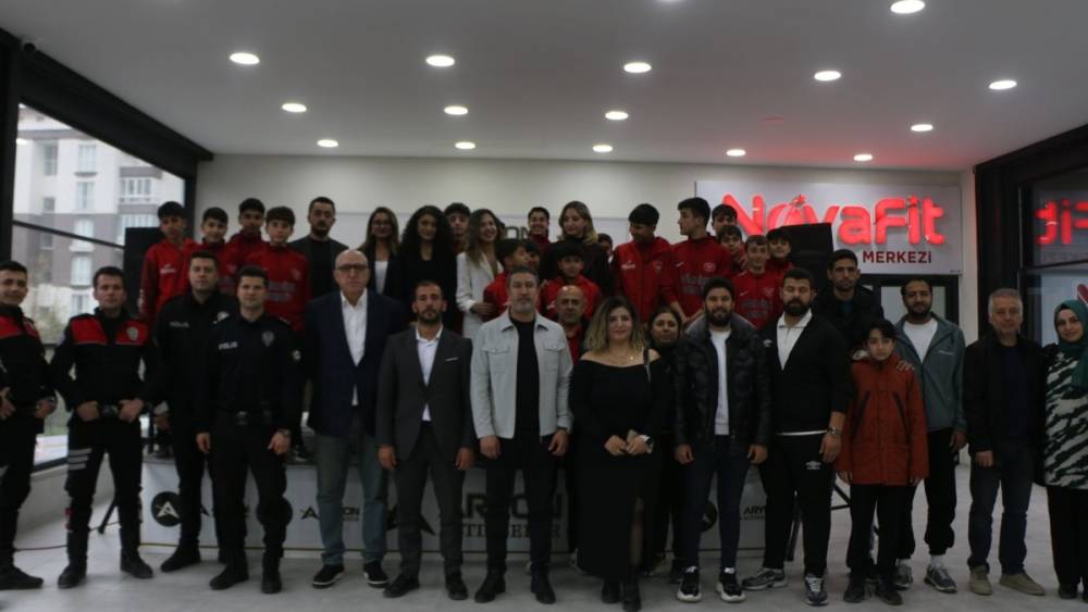 Adıyaman&rsquo;da Gen&ccedil; Nesiller Derneği&rsquo;nden &lsquo;siber su&ccedil;lara karşı&rsquo; bilin&ccedil;lendirme paneli  - Videolu Haber