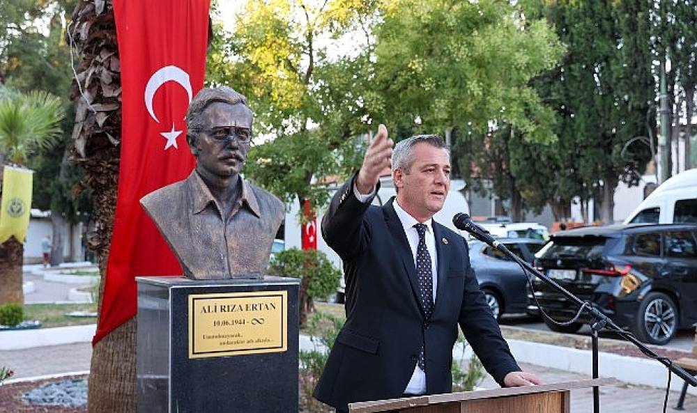 Ali Rıza Ertan Şiir Yarışması'nda &ouml;d&uuml;ller sahiplerini buldu