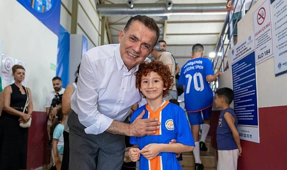Tabletler rafa, &ccedil;ocuklar sahaya!