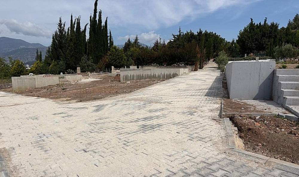 B&uuml;y&uuml;kşehir ekiplerinden il&ccedil;e mezarlıklarında &ccedil;alışma