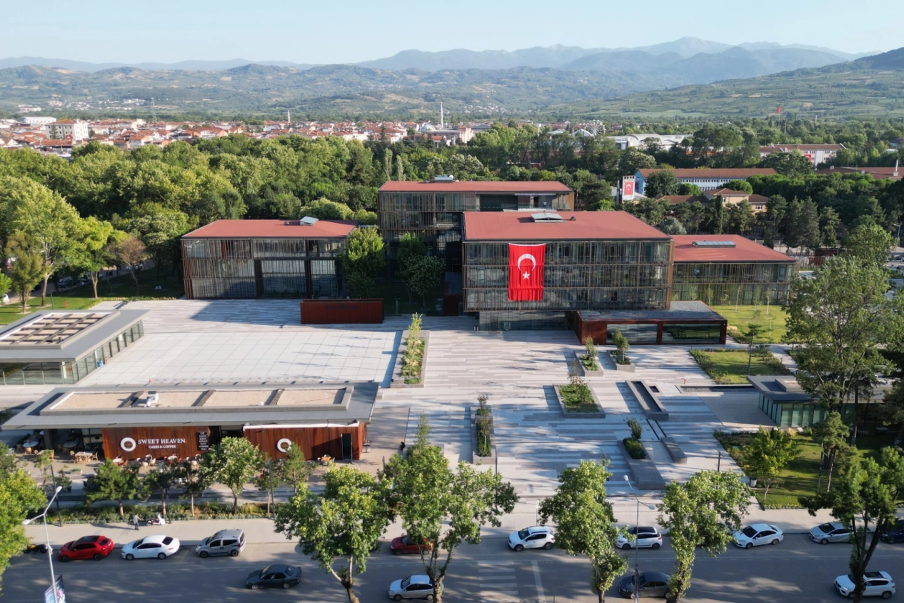 Bursa İneg&ouml;l'den bin 650 &ouml;ğrenciye 3,3 milyon TL&rsquo;lik kırtasiye desteği