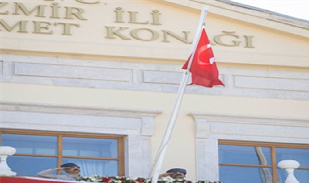 9 Eyl&uuml;l coşkusu S&uuml;vari Birlikleri'nin bayrak t&ouml;reniyle devam ediyor