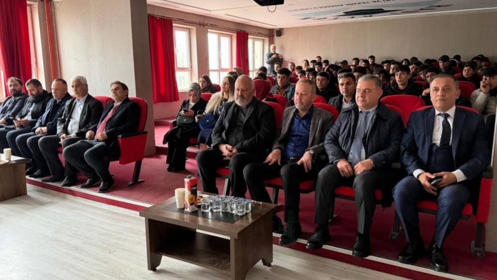 Ak&ccedil;akale&rsquo;de Medya Okuryazarlığı ve Gazetecilik Paneli ilgiyle takip edildi 