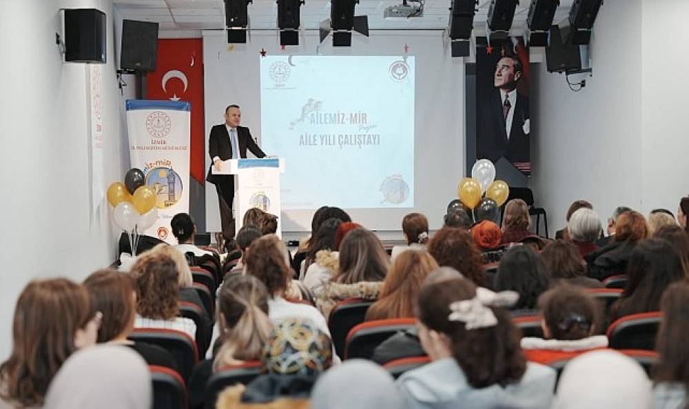 &ldquo;Aile Yılı" Kapsamında Aileyi Merkeze Alan &Ccedil;alıştay Karşıyaka'da Ger&ccedil;ekleştirildi