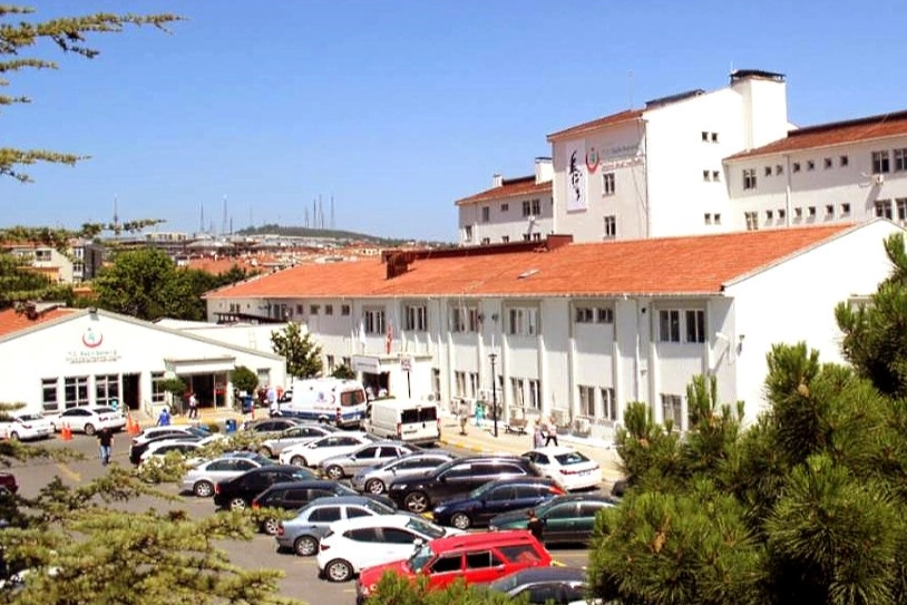 &Uuml;sk&uuml;dar Devlet'te r&uuml;şvet iddiası: 2 doktora g&ouml;zaltı!