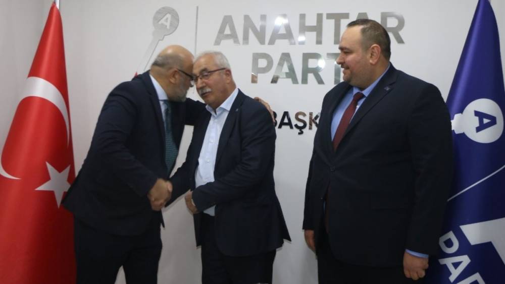 Anahtar Parti Genel Başkan Yardımcısı Aydos Adıyaman&rsquo;da: CHP&rsquo;li Ş&uuml;kr&uuml; Cem Anahtar Parti&rsquo;ye katıldı  - Videolu Haber