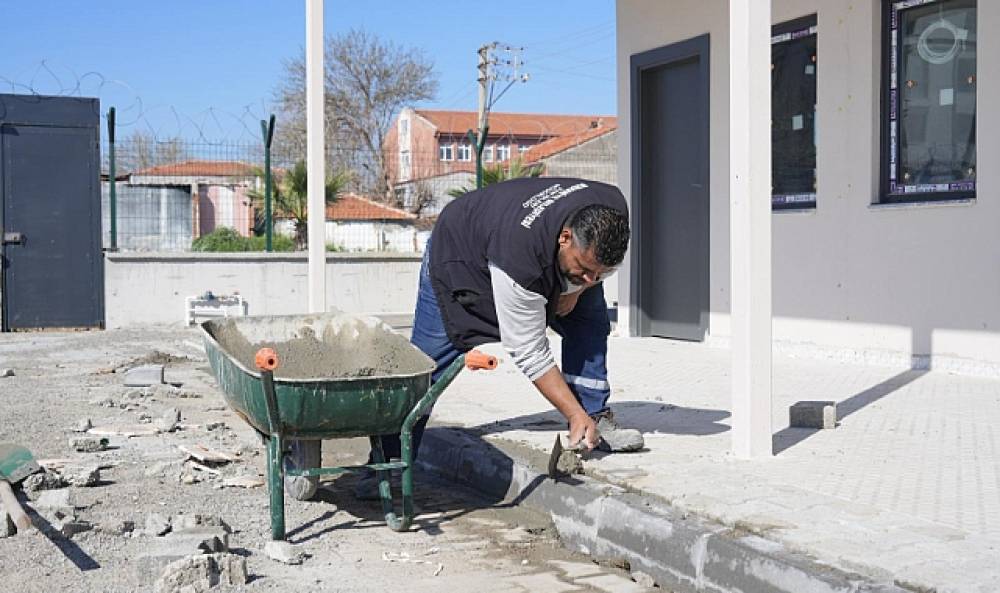 Burhaniye Belediyesi Fen İşleri Ekipleri &Ccedil;alışmalarını Kesintisiz S&uuml;rd&uuml;r&uuml;yor