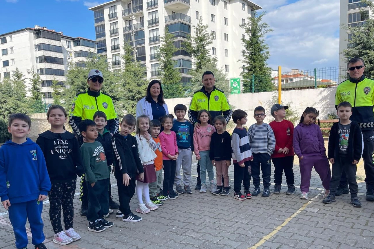 Edirneli miniklerden polislere b&uuml;y&uuml;k ilgi
