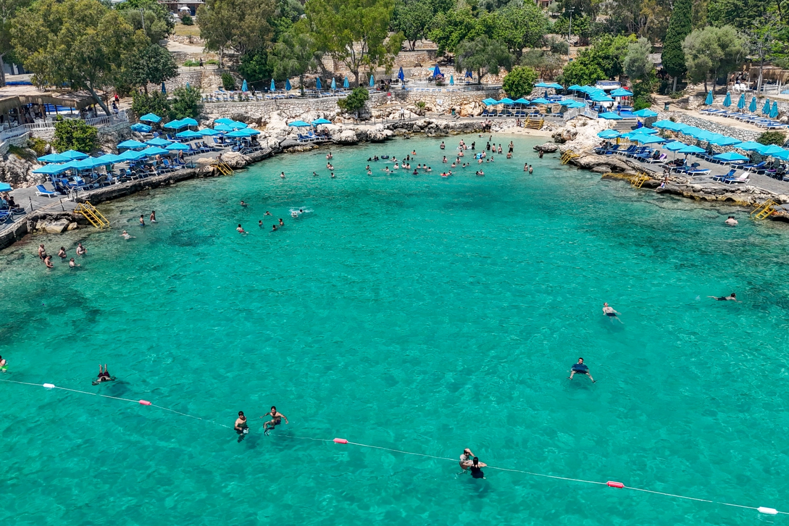 Mersin plajları tatilcilerin g&ouml;zdesi oldu