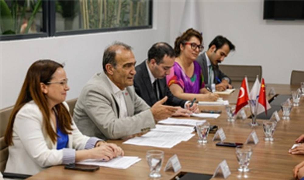&Ccedil;in heyetinden B&uuml;y&uuml;kşehir'e huzurevi &ouml;vg&uuml;s&uuml;