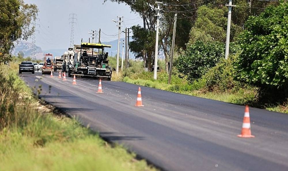 İZBETON Ekipleri Efes Sel&ccedil;uk'ta Yolları Yeniliyor