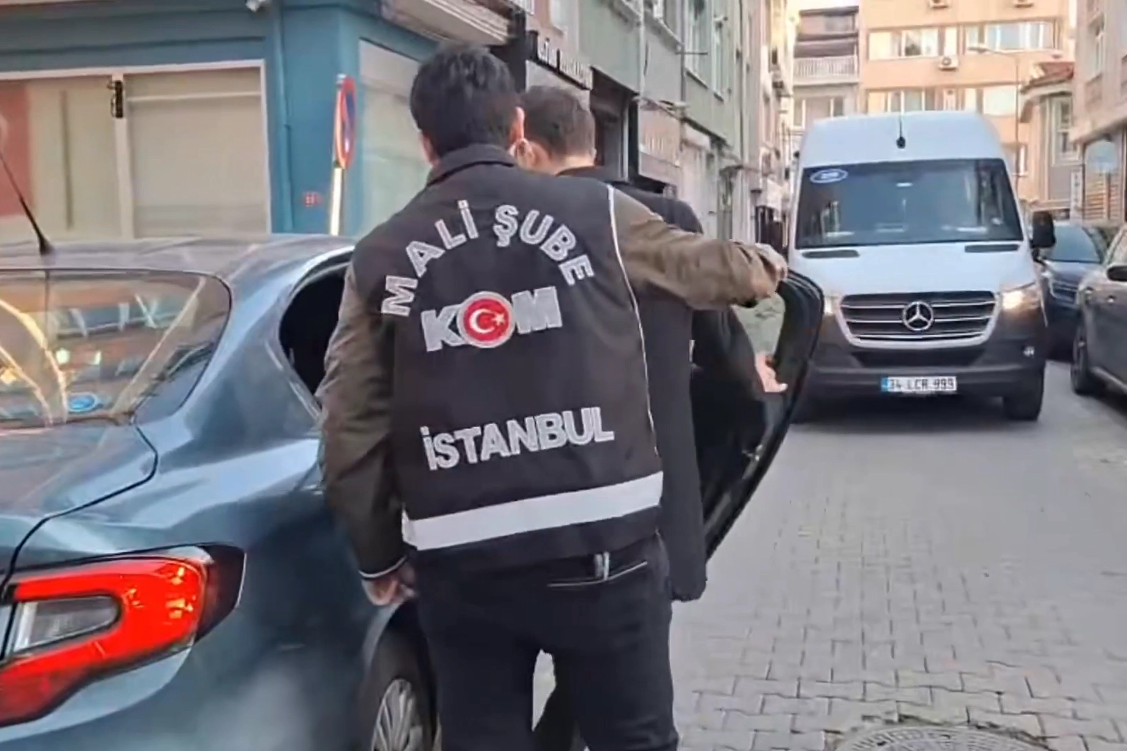 İstanbul merkezli 7 ilde yas dışı bahise 18 g&ouml;zaltı!