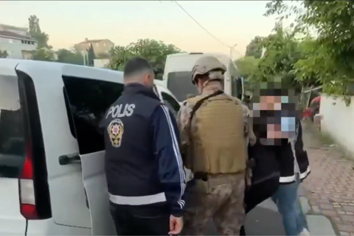 İstanbul'da organize su&ccedil; &ouml;rg&uuml;t&uuml;ne operasyon: 18 ş&uuml;pheli yakalandı