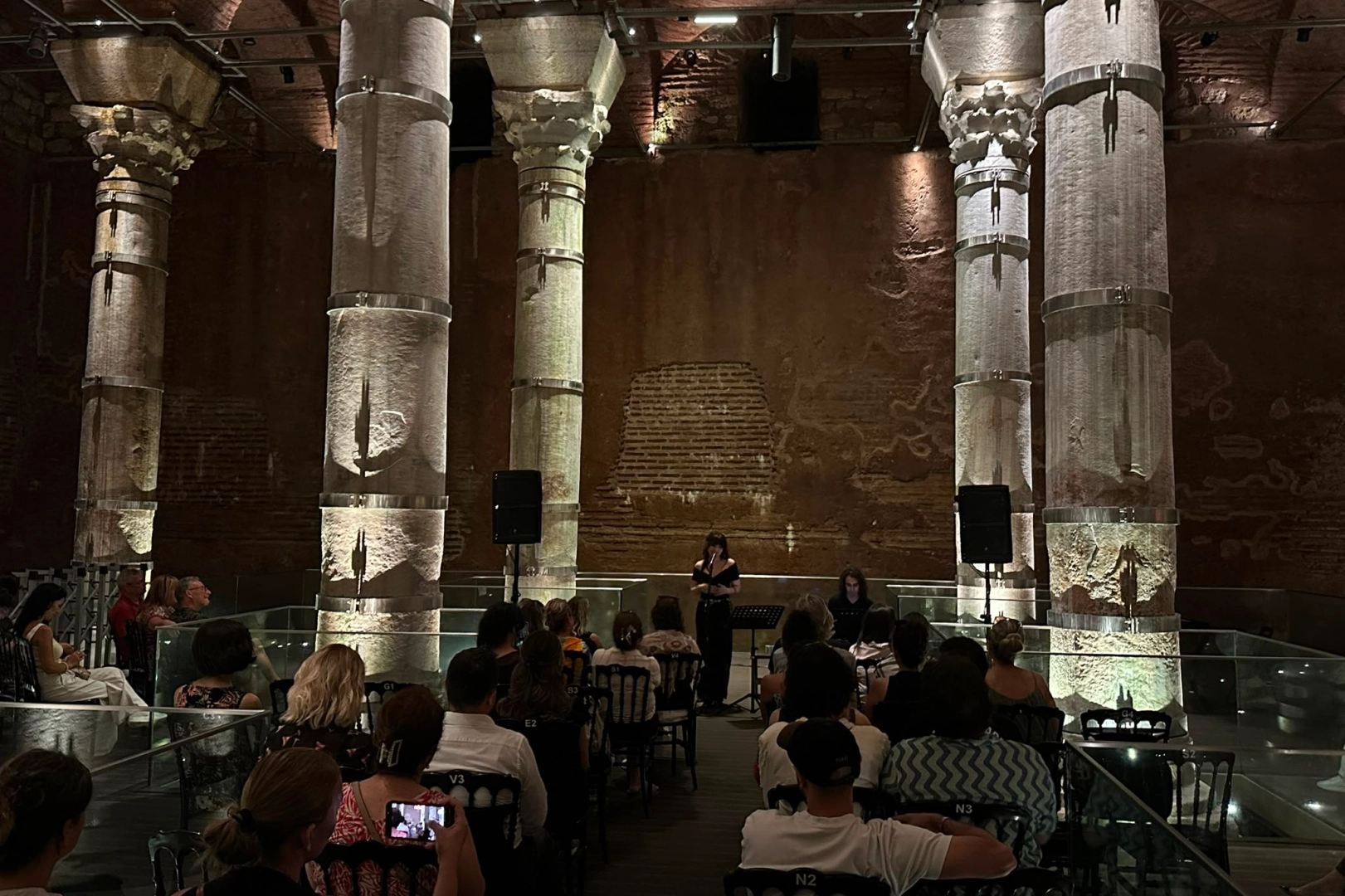 Şerefiye Sarnıcı bin 600 yıllık tarihiyle sanat ve m&uuml;ziğe eşlik ediyor
