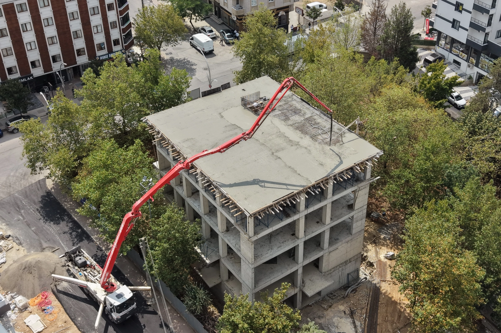 &Ccedil;ayırova'da yeni bilgi evi ve aile sağlığı merkezinin betonarmesi tamam