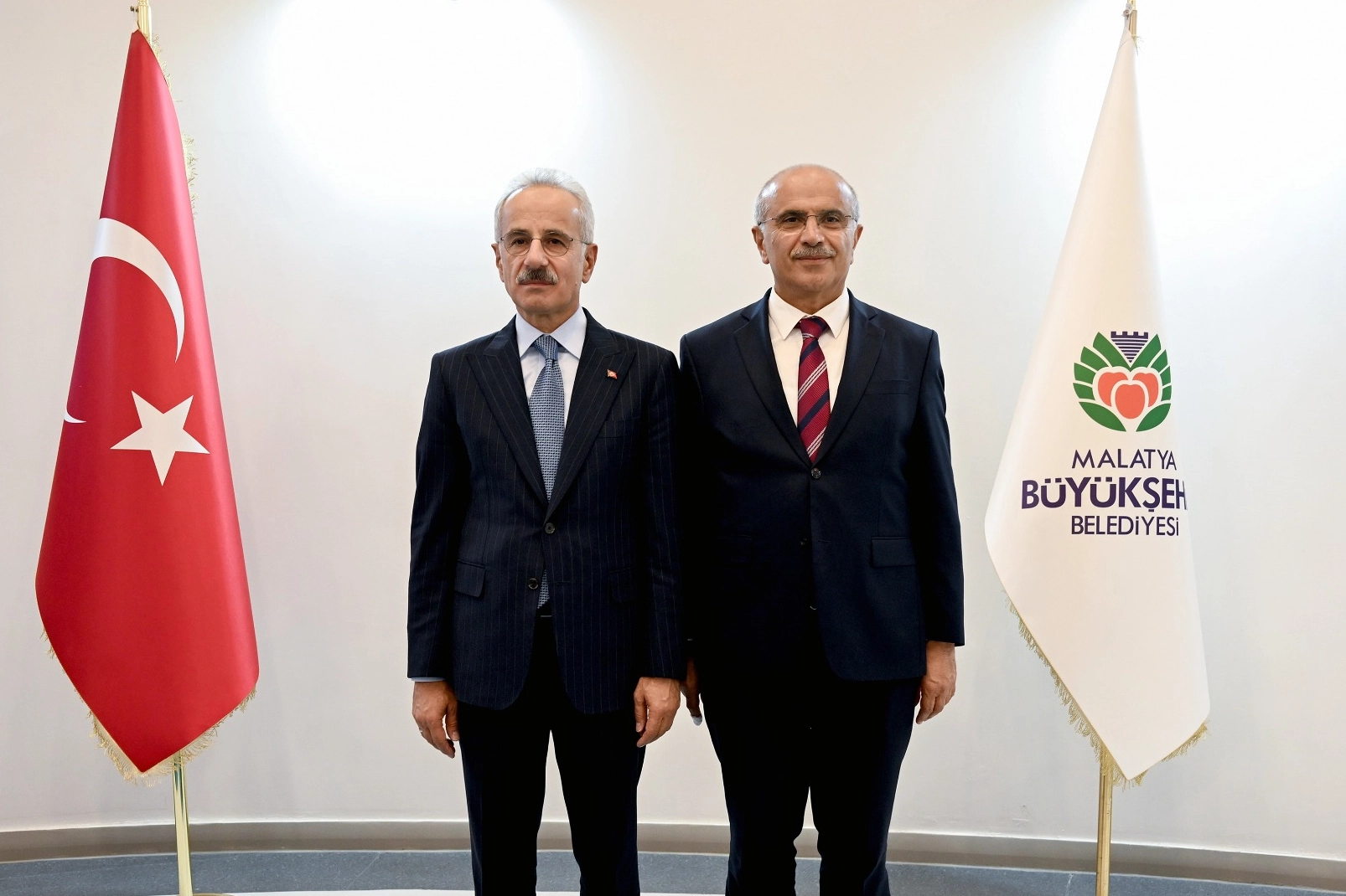 Bakan Uraloğlu'ndan Malatya'da Şehir K&uuml;t&uuml;phanesi'ne ziyaret