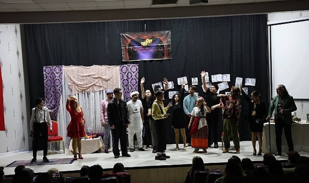 Kartepe Belediyesi'nden Tiyatro Ziyafeti