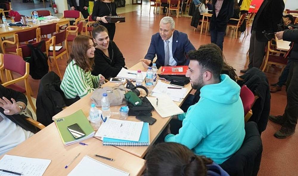  Egeli gençlerin vazgeçilmez mekânı: Ege Üniversitesi Merkez Kütüphanesi