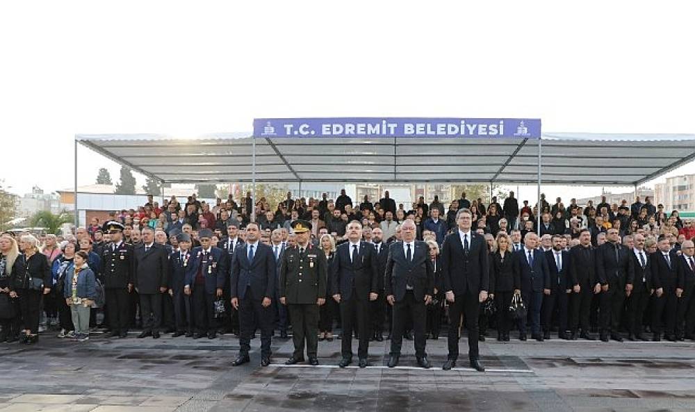 Edremit'te 10 Kasım'da Hayat Durdu