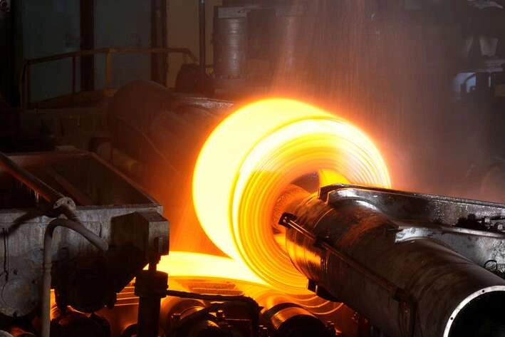 Sanayi üretimi yıllık arttı, aylık azaldı