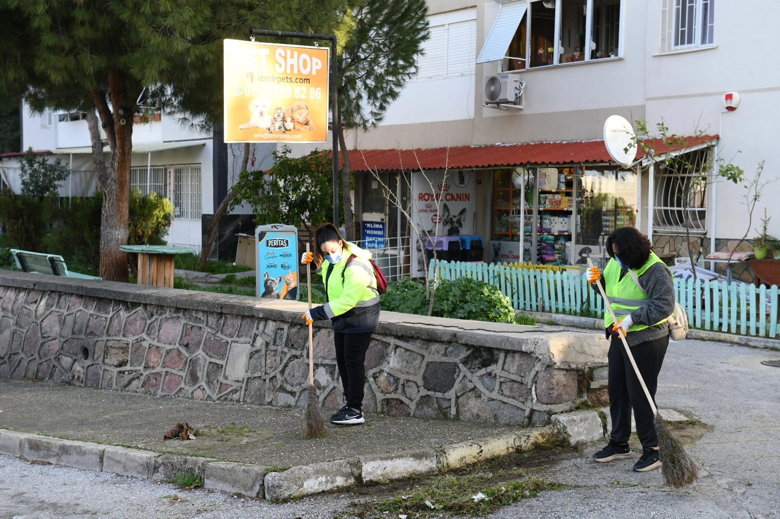 İzmir &Ccedil;iğli&rsquo;de temizlik seferberliği