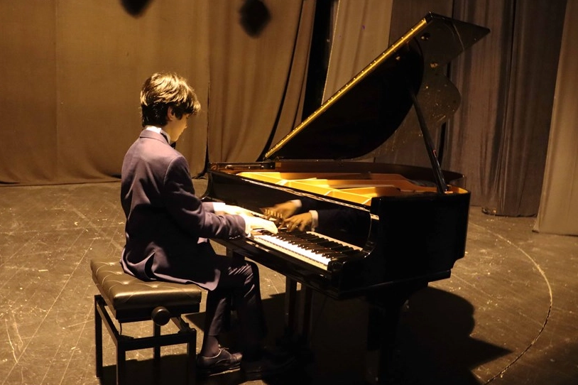 İstanbul Maltepe&rsquo;de gen&ccedil; piyanist Tolga Bilget sahne aldı