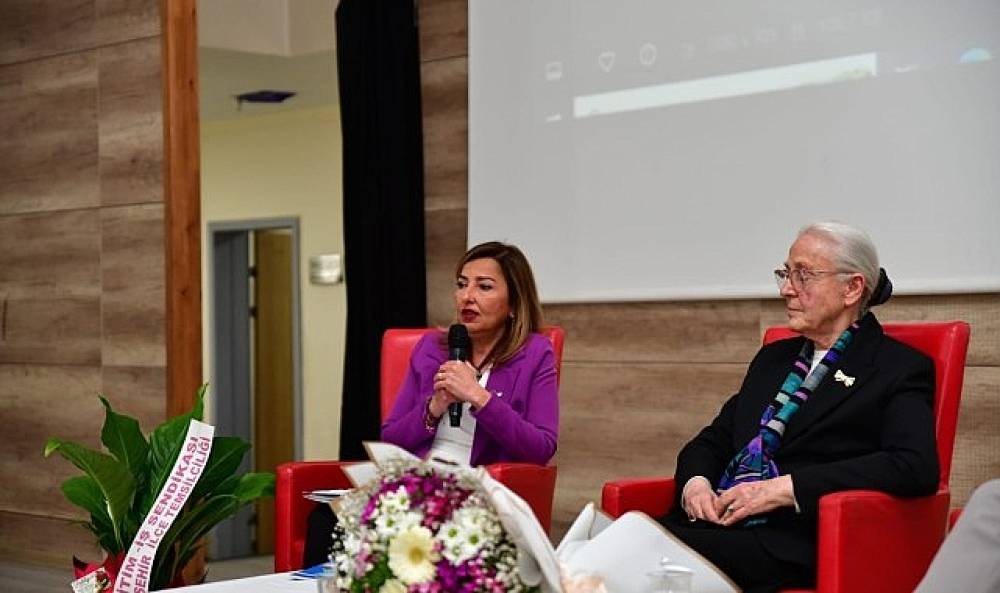 Karşıyaka'nın 'Se&ccedil;ilmiş Kadın Hikayeleri' Alaşehir'e ilham oldu