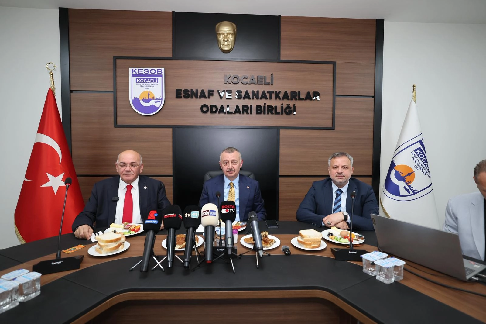 Kocaeli esnafı, Başkan B&uuml;y&uuml;kakın&rsquo;ı ağırladı