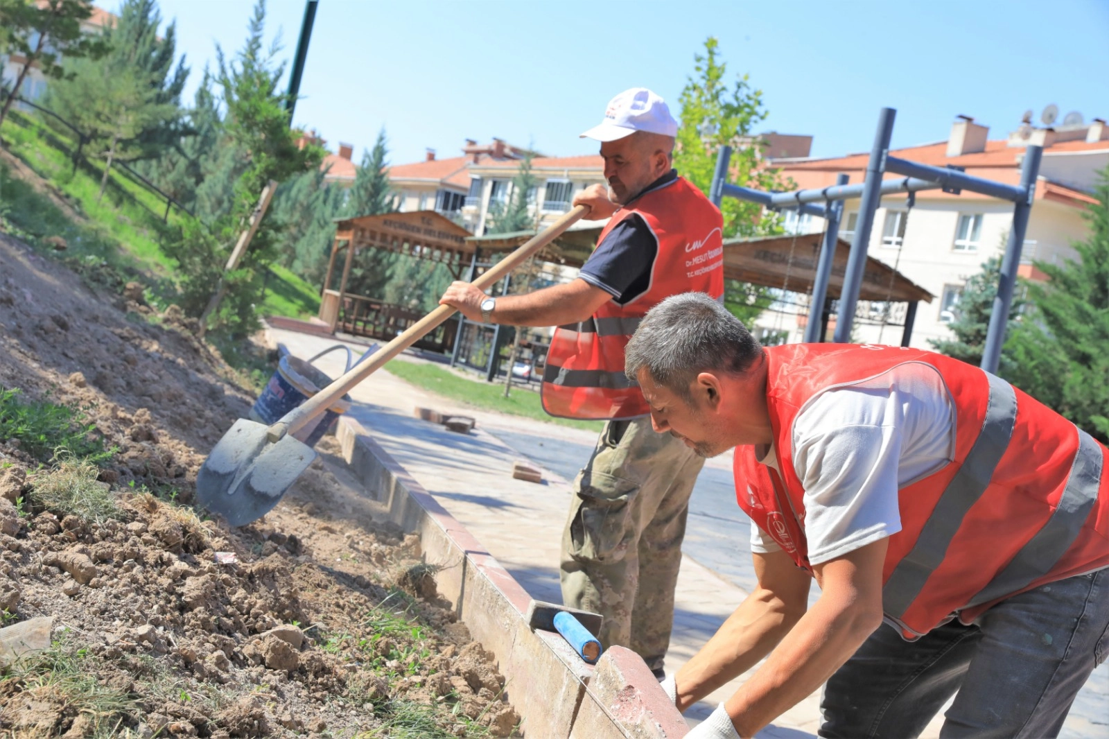 Ankara Ke&ccedil;i&ouml;ren'deki parklarda kapsamlı &ccedil;alışma devam ediyor