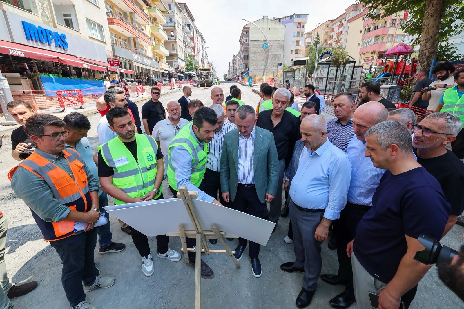Başkan B&uuml;y&uuml;kakın, Gebze&rsquo;nin kalbindeki yatırımları inceledi
