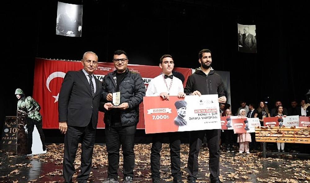 Ata'ya Özlem Şiir Okuma Yarışması'nda Duygulu Anlar Yaşandı