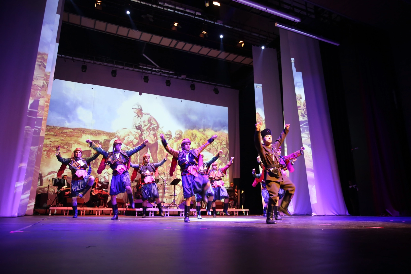 Muğla'da zeybek ve türkülerle Atatürk anıldı